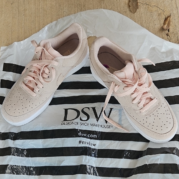 Nikes Women's Blush Pink Sneakers - Picture 5 of 8